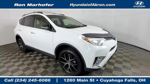 Super White 2018 Toyota RAV4 SE