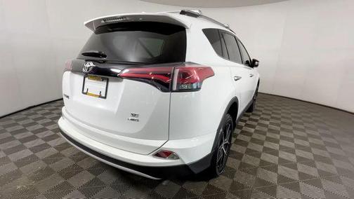 Super White 2018 Toyota RAV4 SE