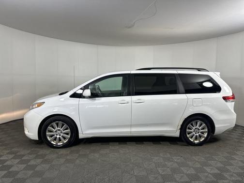 2012 Toyota Sienna XLE