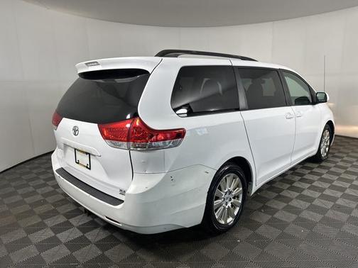 2012 Toyota Sienna XLE