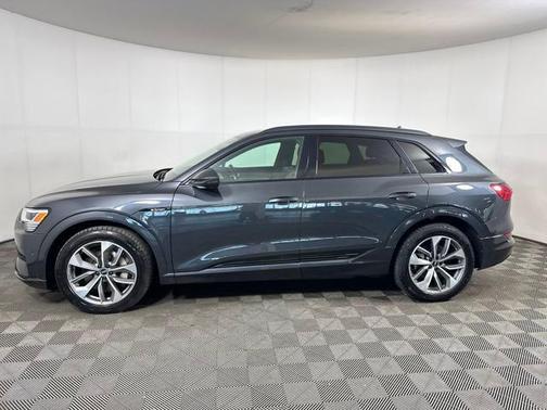 2021 Audi e-tron Premium Plus