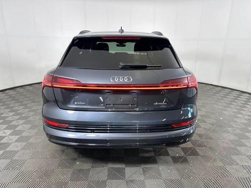 2021 Audi e-tron Premium Plus