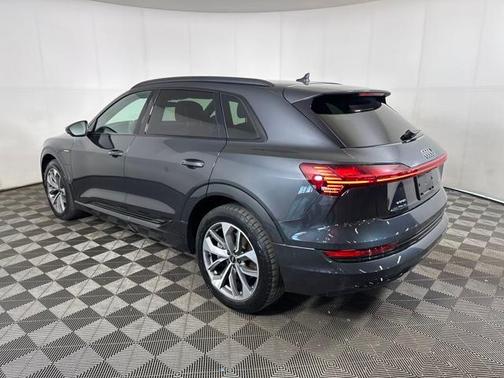 2021 Audi e-tron Premium Plus