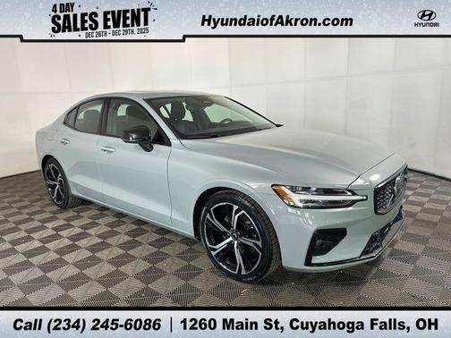 2024 Volvo S60 B5 Core Dark Theme