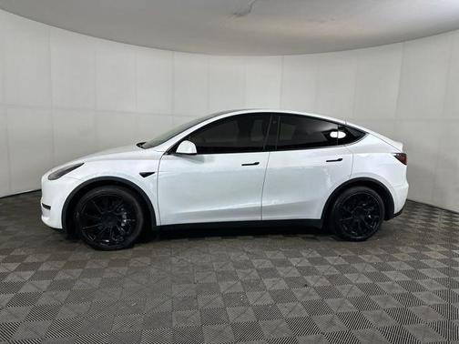 2021 Tesla Model Y Standard Range Rear-Wheel Drive