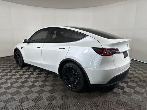 2021 Tesla Model Y Standard Range Rear-Wheel Drive