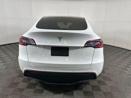 2021 Tesla Model Y Standard Range Rear-Wheel Drive