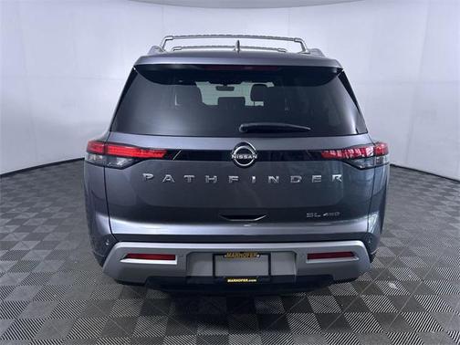 2023 Nissan Pathfinder SL 4WD