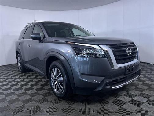 2023 Nissan Pathfinder SL 4WD