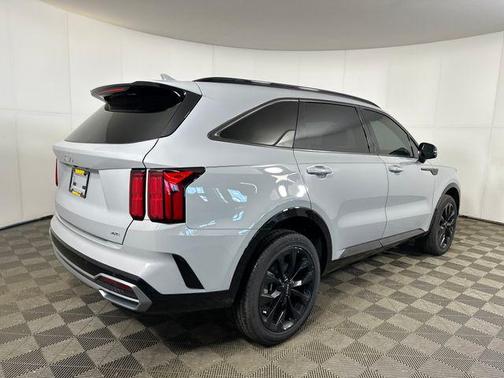 Wolf Gray 2023 Kia Sorento SX