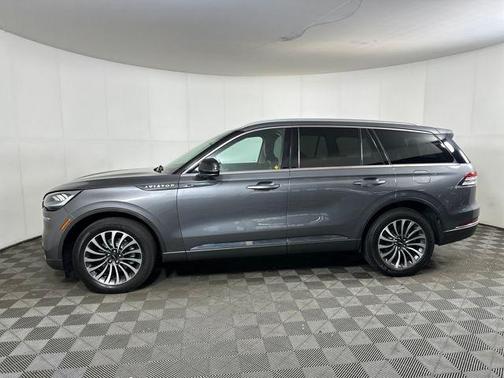 2022 Lincoln Aviator Standard AWD