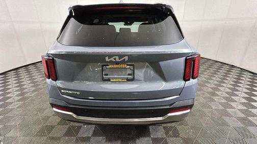 Everlasting Silver 2025 Kia Sorento S