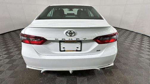 Ice Cap 2024 Toyota Camry SE