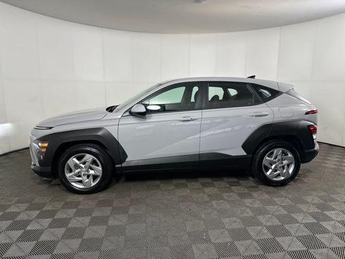 2025 Hyundai KONA SE