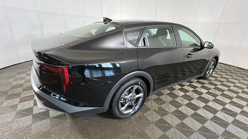 Aurora Black Pearl 2025 Kia K4 LXS