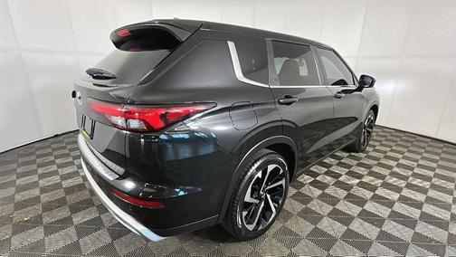 Black Diamond 2024 Mitsubishi Outlander SE Black Edition