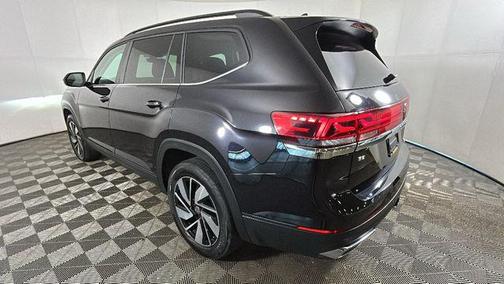 Deep Black Pearl 2024 Volkswagen Atlas 2.0T SE w/Technology