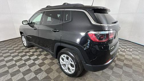 Diamond Black Crystal Pearlcoat 2024 Jeep Compass Latitude