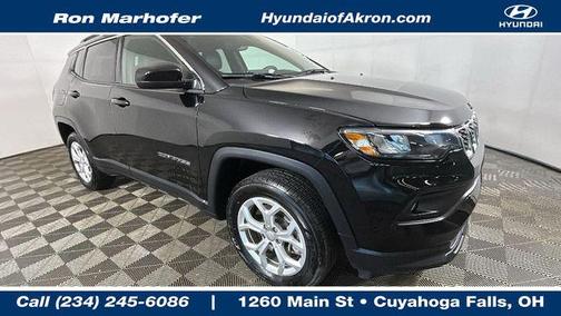 Diamond Black Crystal Pearlcoat 2024 Jeep Compass Latitude