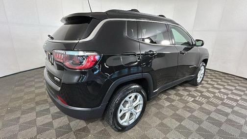 Diamond Black Crystal Pearlcoat 2024 Jeep Compass Latitude