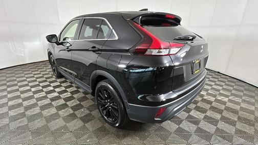 Labrador Black Pearl 2025 Mitsubishi Eclipse Cross LE