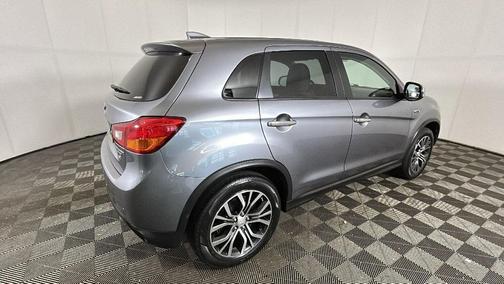 Mercury Gray Metallic 2017 Mitsubishi Outlander Sport 2.4 SE