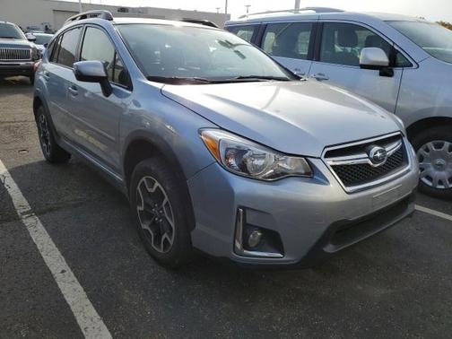 Photo 2 of 4 of 2017 Subaru Crosstrek 2.0i Limited
