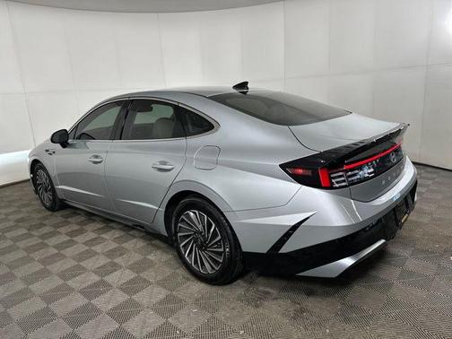 2024 Hyundai SONATA Hybrid SE