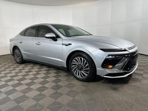 2024 Hyundai SONATA Hybrid SE