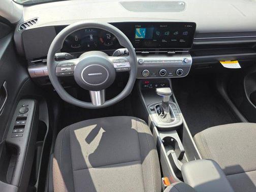 2025 Hyundai KONA SE