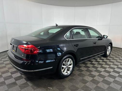 2016 Volkswagen Passat 1.8T S