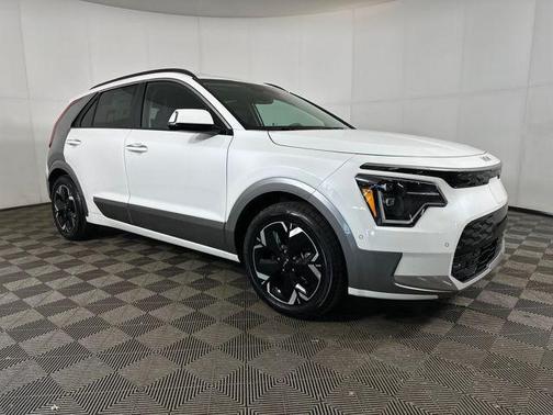 Snow White Pearl 2023 Kia Niro EV Wave