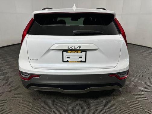 Snow White Pearl 2023 Kia Niro EV Wave