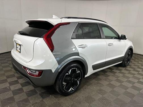 Snow White Pearl 2023 Kia Niro EV Wave