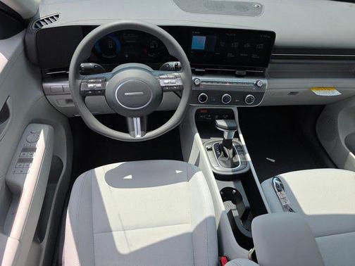 2025 Hyundai KONA SE