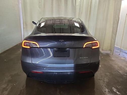 2022 Tesla Model Y Long Range Dual Motor All-Wheel Drive