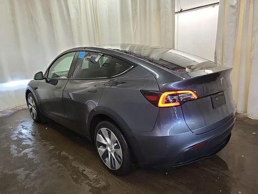 2022 Tesla Model Y Long Range Dual Motor All-Wheel Drive