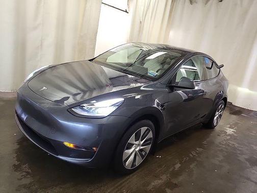 2022 Tesla Model Y Long Range Dual Motor All-Wheel Drive
