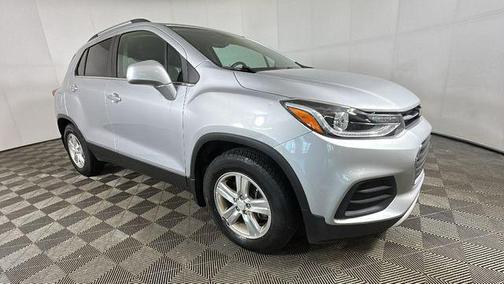 Silver Ice Metallic 2017 Chevrolet Trax LT