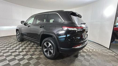 Diamond Black Crystal Pearlcoat 2023 Jeep Grand Cherokee 4xe Base
