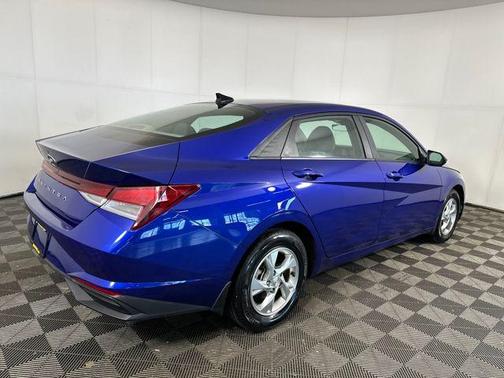 2023 Hyundai ELANTRA SE