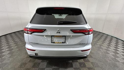 White Diamond 2023 Mitsubishi Outlander ES S-AWC