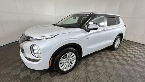 White Diamond 2023 Mitsubishi Outlander ES S-AWC