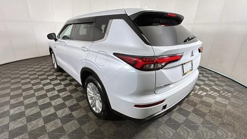 White Diamond 2023 Mitsubishi Outlander ES S-AWC