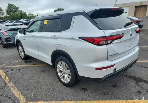 White Diamond 2023 Mitsubishi Outlander ES S-AWC