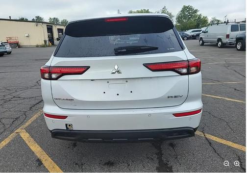 White Diamond 2023 Mitsubishi Outlander ES S-AWC