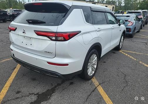White Diamond 2023 Mitsubishi Outlander ES S-AWC