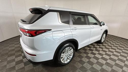 White Diamond 2023 Mitsubishi Outlander ES S-AWC
