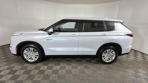 White Diamond 2023 Mitsubishi Outlander ES S-AWC