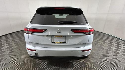 White Diamond 2023 Mitsubishi Outlander ES S-AWC